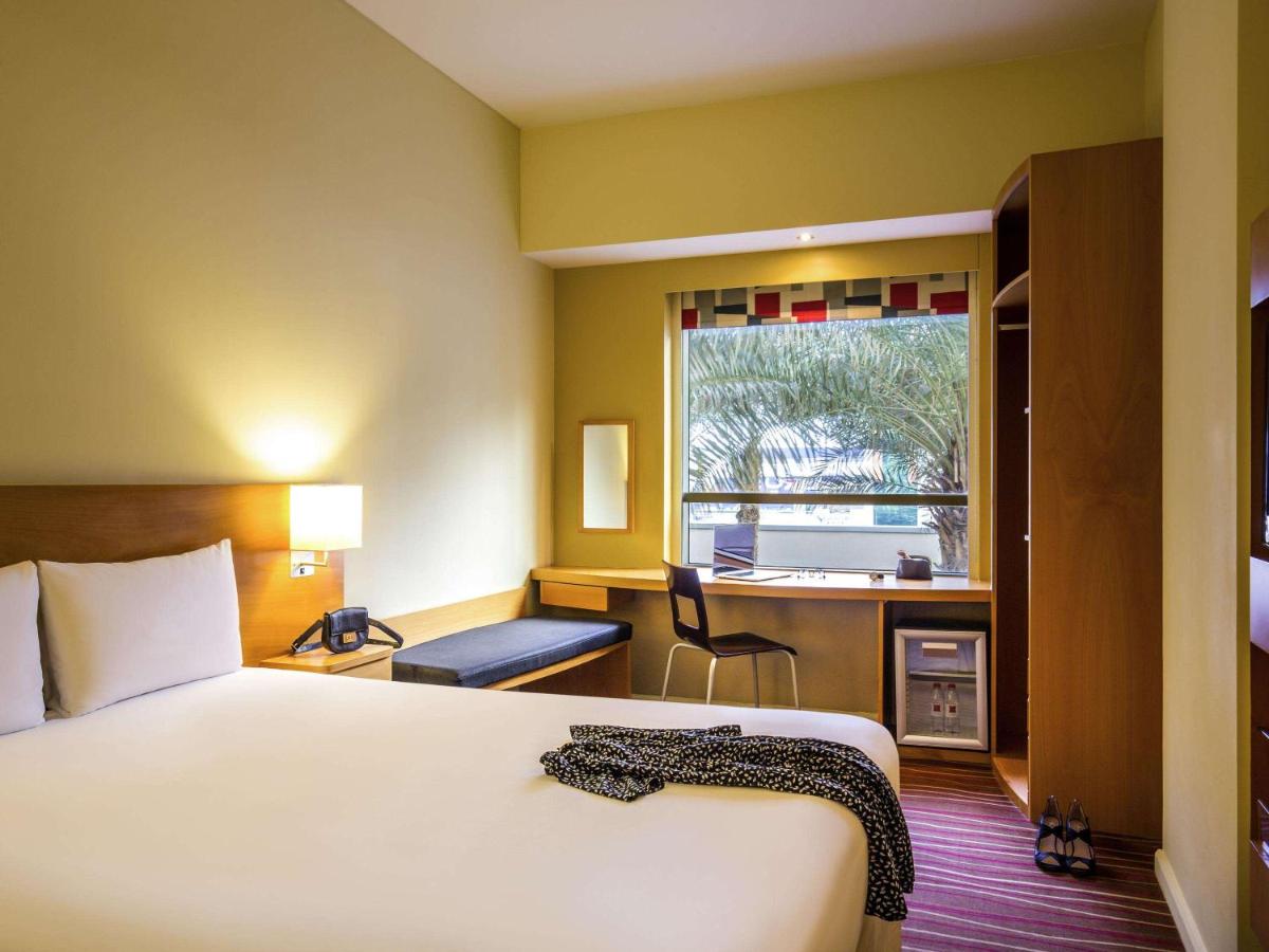 أحد فنادق 3 نجوم في دبي شارع الشيخ زايد المميزَّة أحد فنادق 3 نجوم في دبي شارع الشيخ زايد المميزَّة