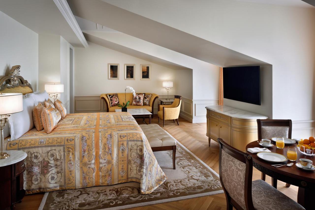 أحد أشهر فنادق دبي أحد أشهر فنادق دبي